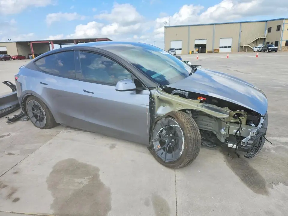 2026 TESLA MODEL Y   