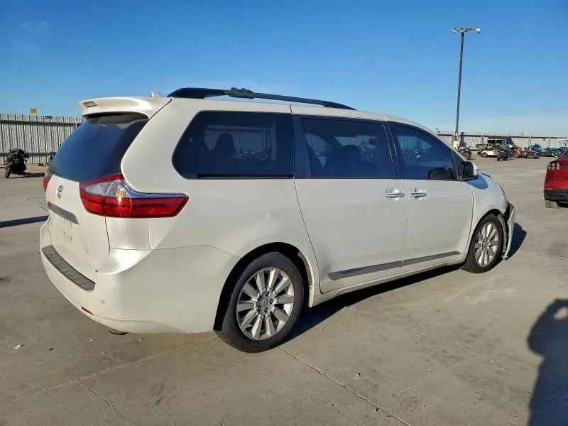 2016 TOYOTA SIENNA XLE  