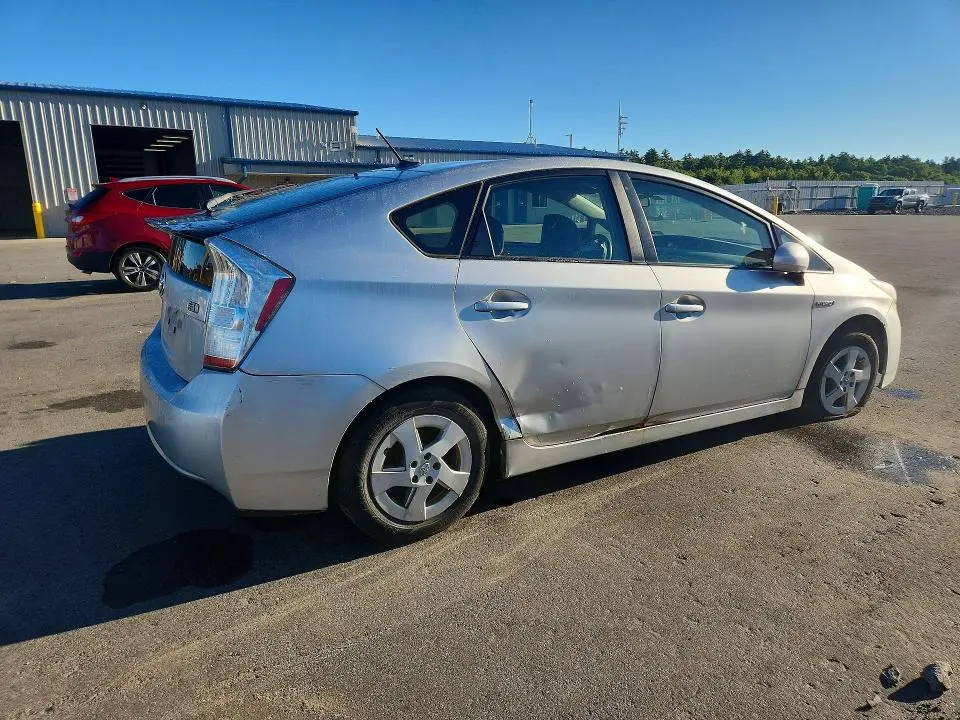 2011 TOYOTA PRIUS THREE  