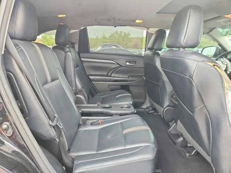 2018 TOYOTA HIGHLANDER SE  