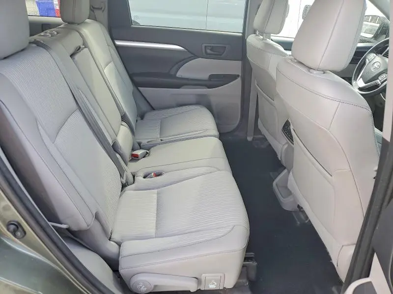 2017 TOYOTA HIGHLANDER LE  