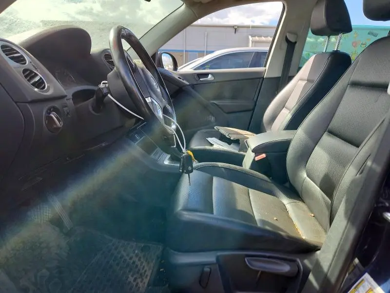 2013 VOLKSWAGEN TIGUAN S  