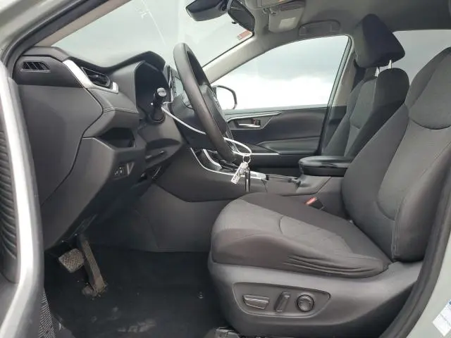 2021 TOYOTA RAV4 XLE  