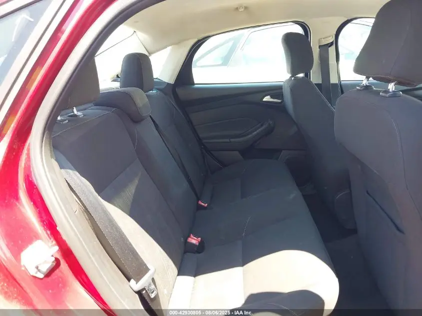 2015 FORD FOCUS SE