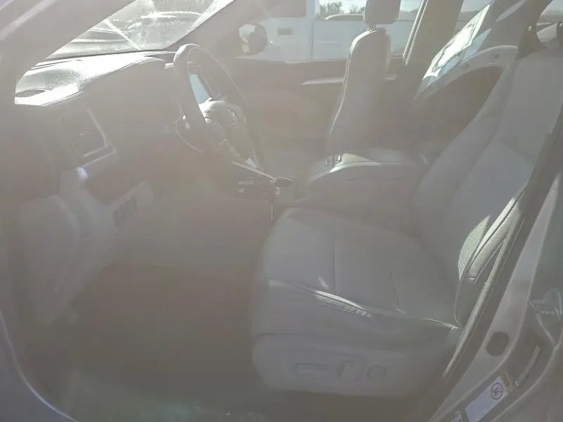 2018 TOYOTA HIGHLANDER LE  