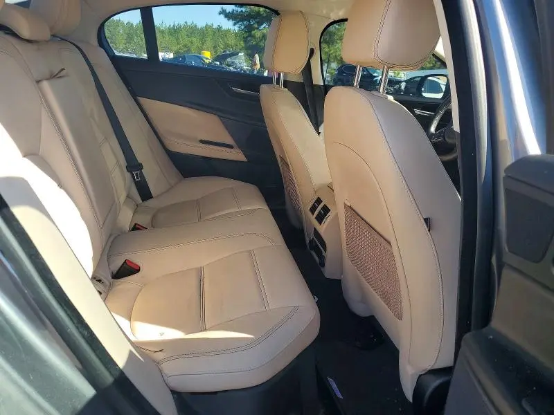 2017 JAGUAR XE PRESTIGE  