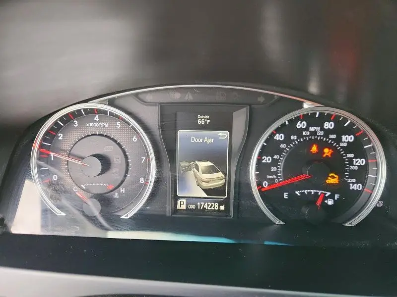 2016 TOYOTA CAMRY SE  