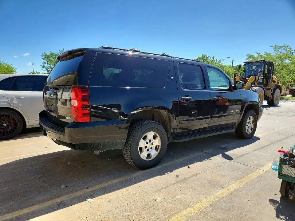2011 CHEVROLET SUBURBAN K1500 LT  