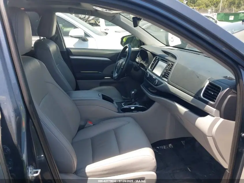 2019 TOYOTA HIGHLANDER XLE