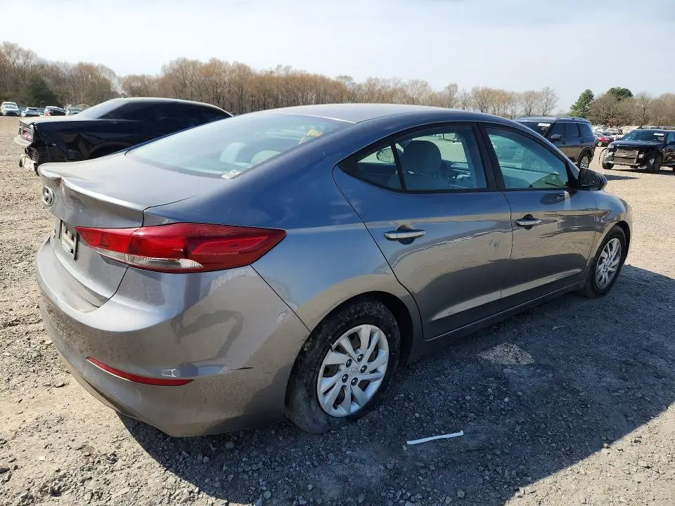 2018 HYUNDAI ELANTRA SE  
