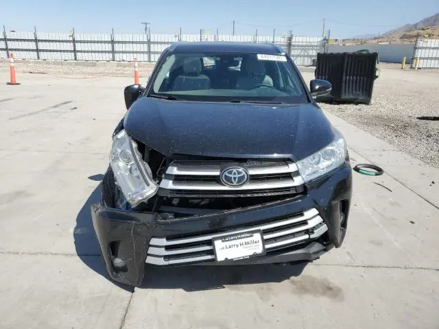 2017 TOYOTA HIGHLANDER SE  