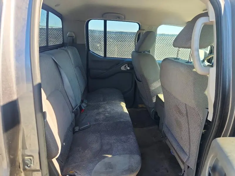 2017 NISSAN FRONTIER SV  