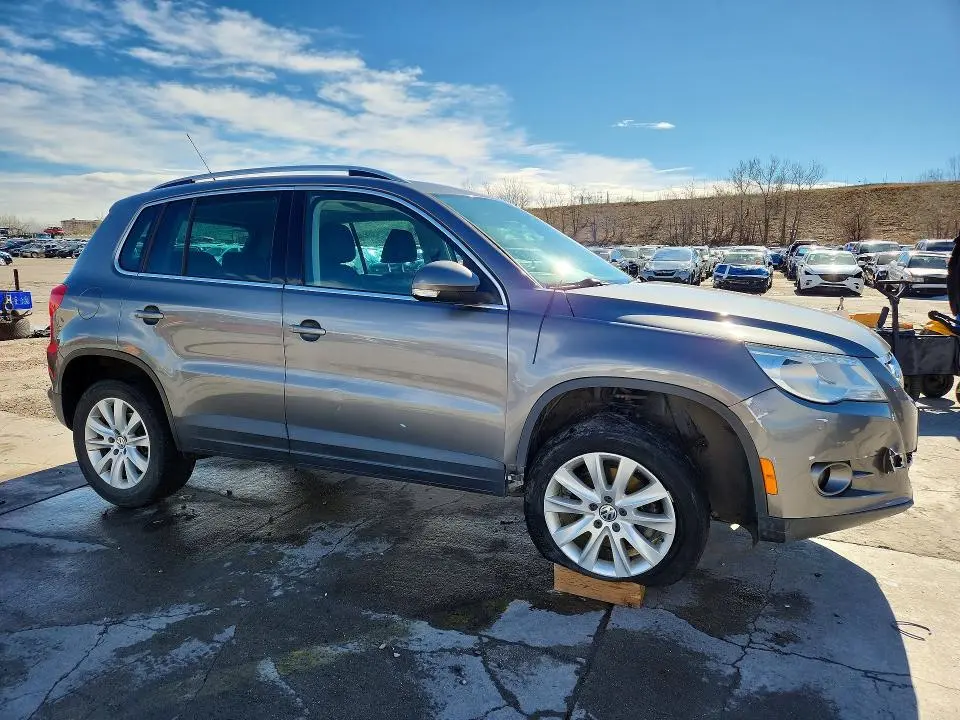 2010 VOLKSWAGEN TIGUAN SE  