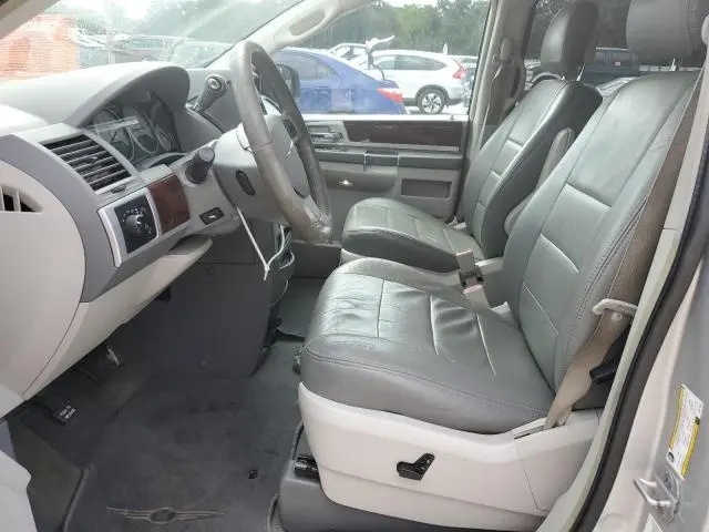 2010 CHRYSLER TOWN & COUNTRY TOURING  