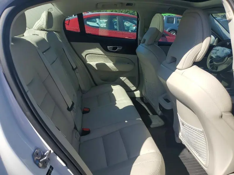 2020 VOLVO S60 T6 MOMENTUM  