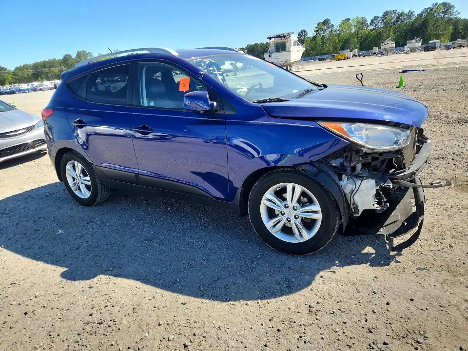 2011 HYUNDAI TUCSON   