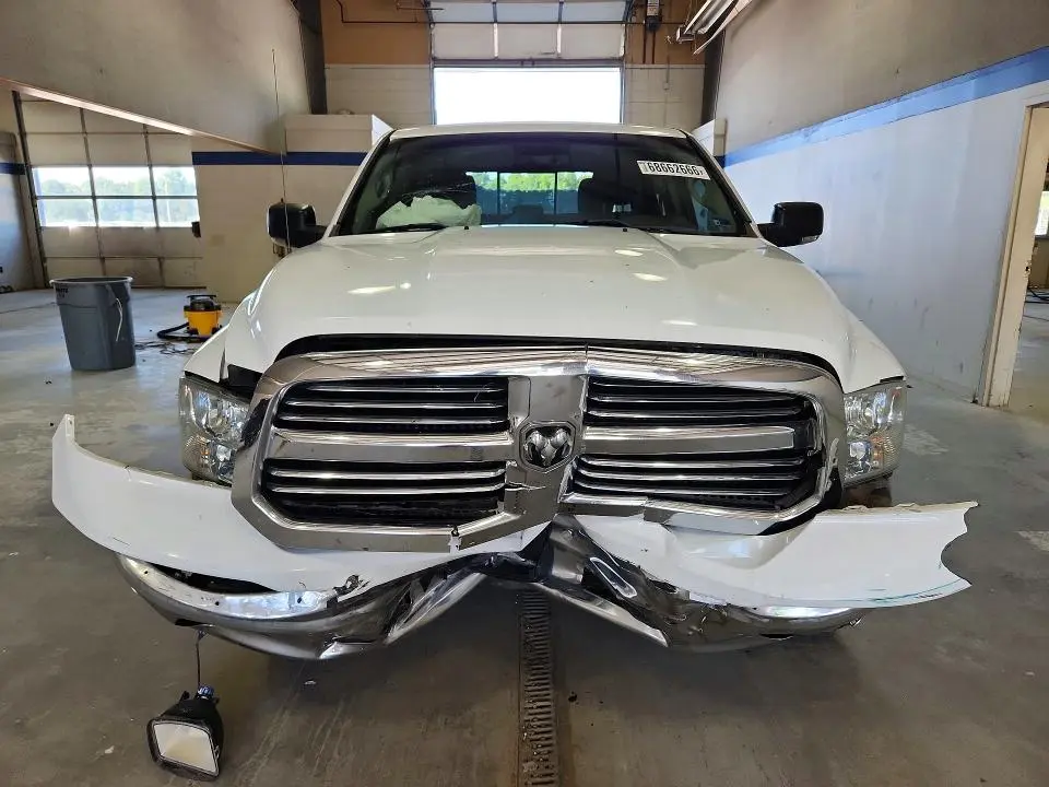 2017 RAM 1500 SLT  