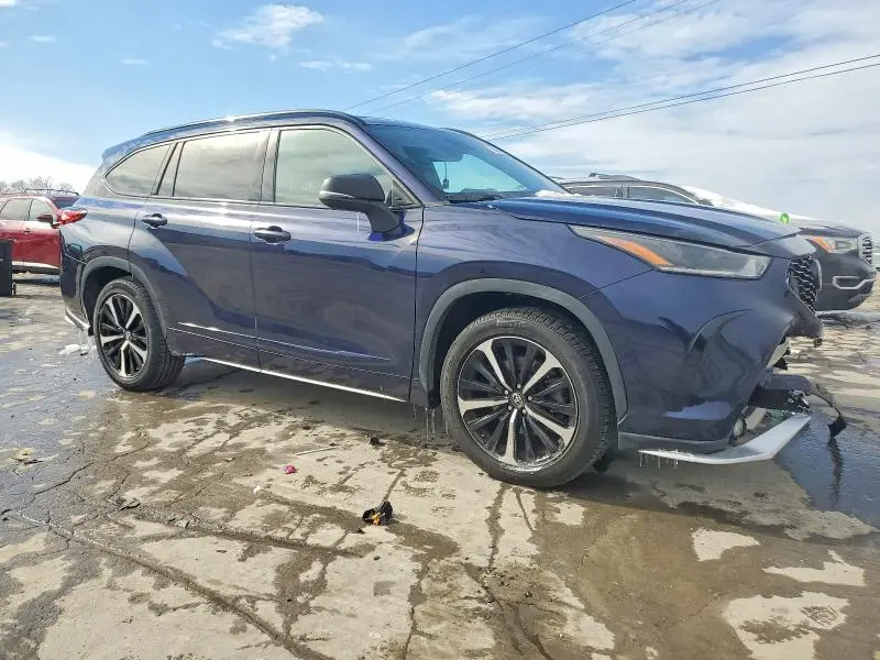 2021 TOYOTA HIGHLANDER XSE  