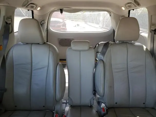2011 TOYOTA SIENNA XLE  