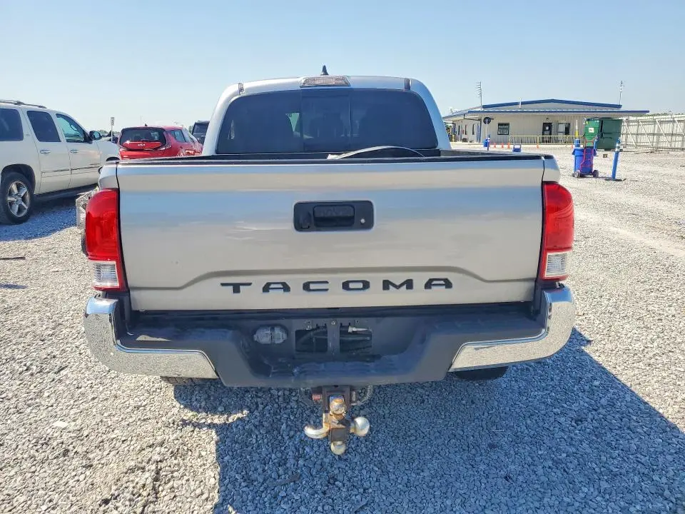 2022 TOYOTA TACOMA SR5 V6  