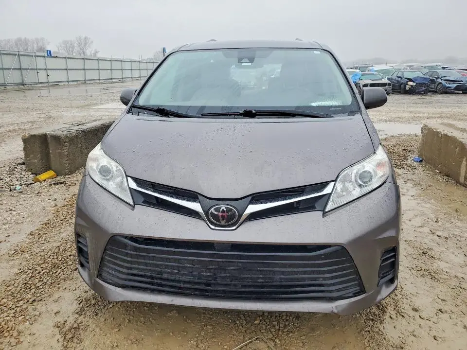 2020 TOYOTA SIENNA LE 8-PASSENGER  