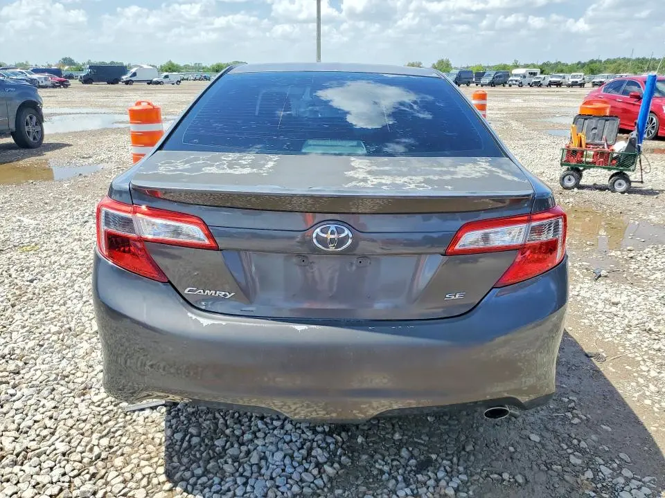 2013 TOYOTA CAMRY SE  