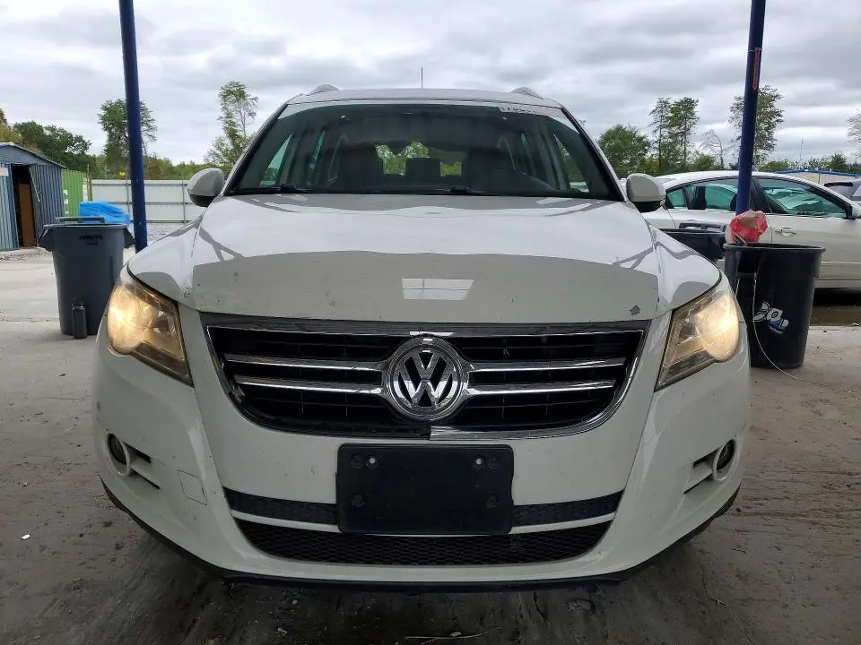 2011 VOLKSWAGEN TIGUAN S  