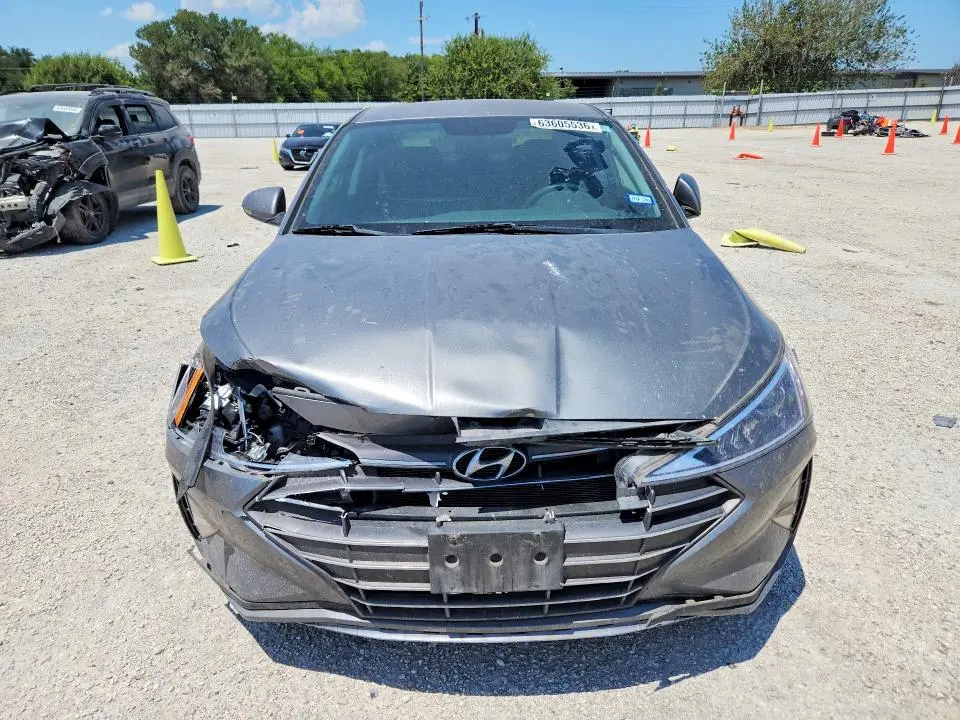 2019 HYUNDAI ELANTRA SE  