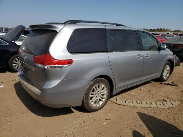 2011 TOYOTA SIENNA XLE