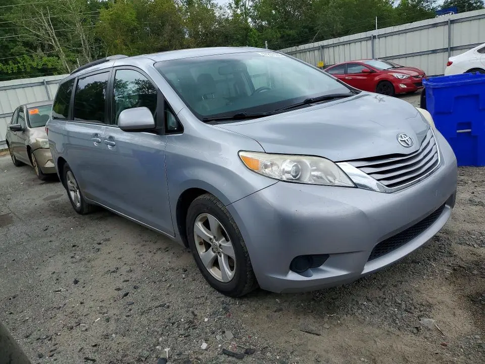 2015 TOYOTA SIENNA LE  