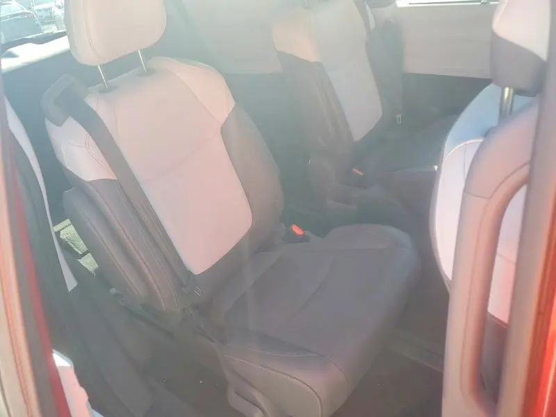 2021 TOYOTA SIENNA XSE  