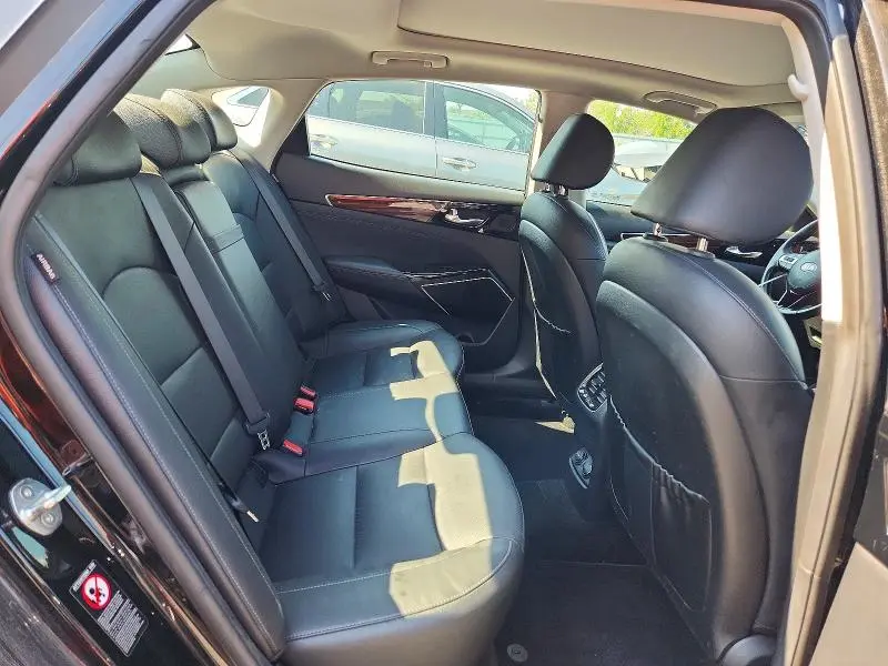 2018 KIA CADENZA PREMIUM  
