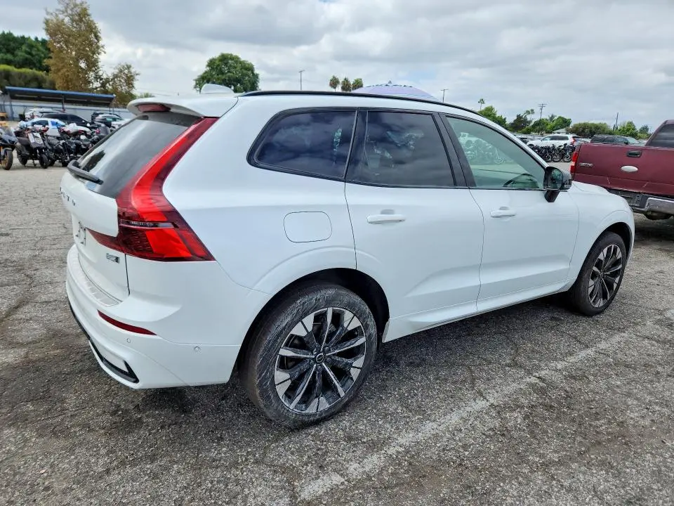 2026 VOLVO XC60 PLUS  
