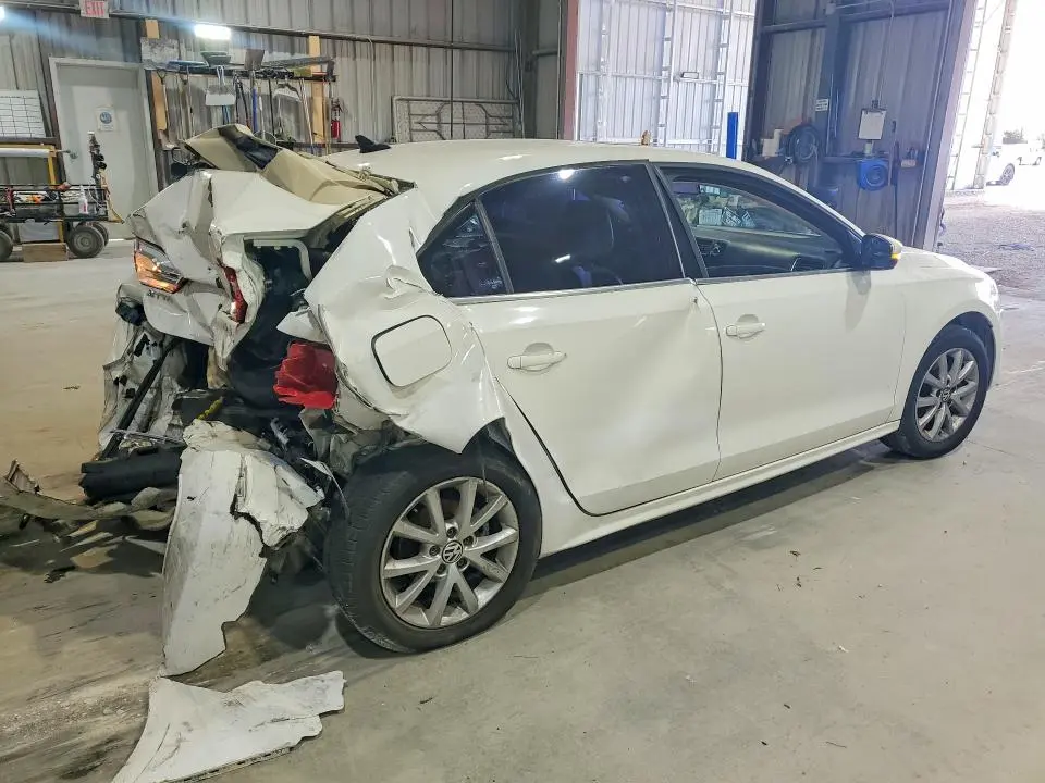 2013 VOLKSWAGEN JETTA SE  