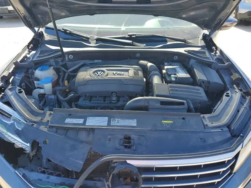 2017 VOLKSWAGEN PASSAT SE  