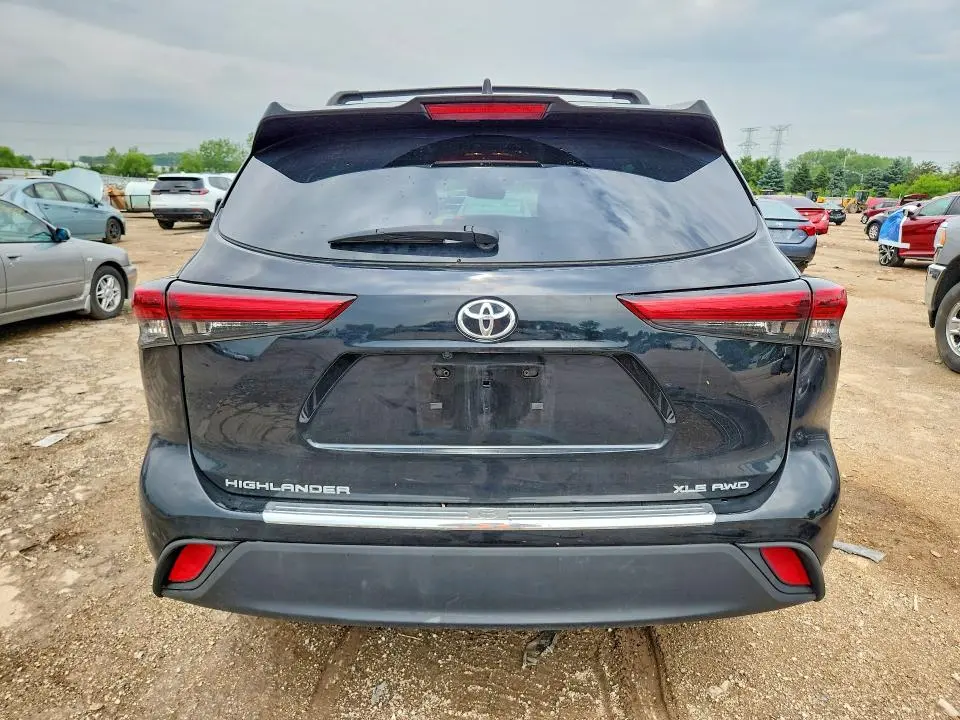2023 TOYOTA HIGHLANDER XLE  
