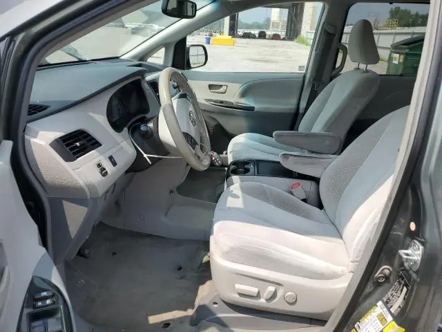 2014 TOYOTA SIENNA LE  