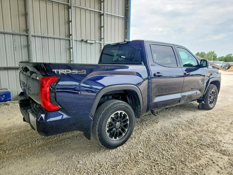 2022 TOYOTA TUNDRA SR5  