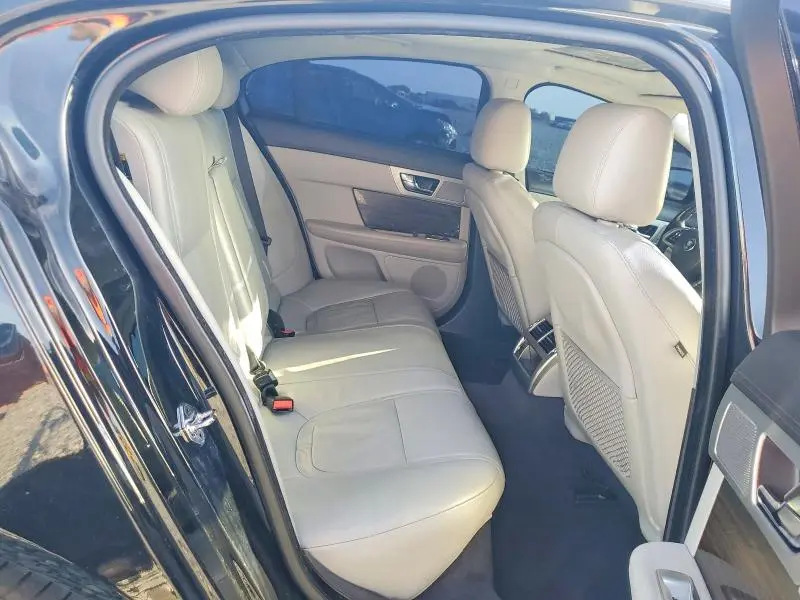 2014 JAGUAR XF   