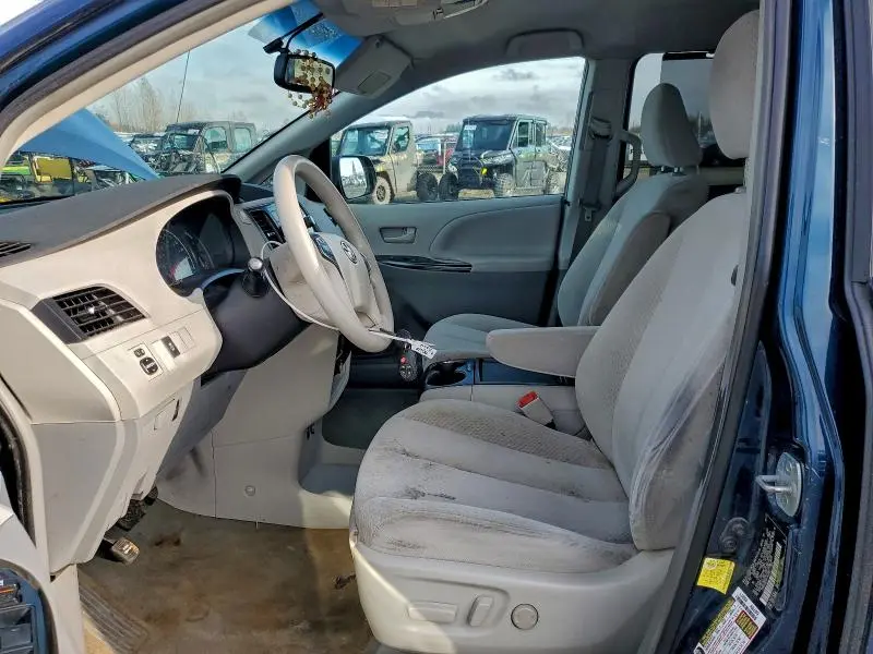 2011 TOYOTA SIENNA LE  