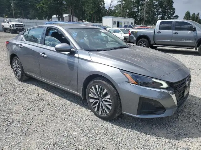 2023 NISSAN ALTIMA SV  