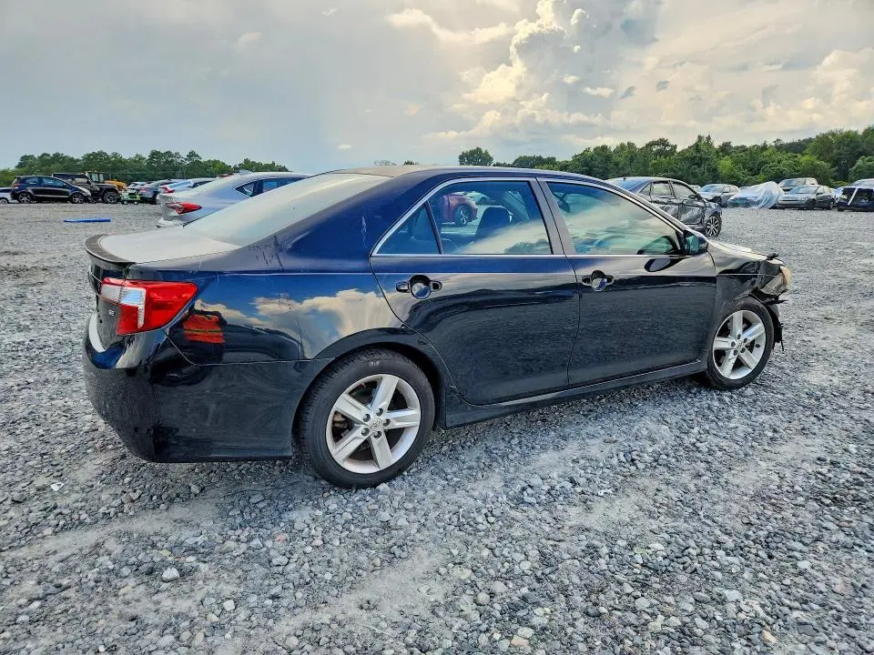 2013 TOYOTA CAMRY SE  