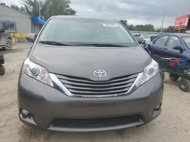 2013 TOYOTA SIENNA XLE  