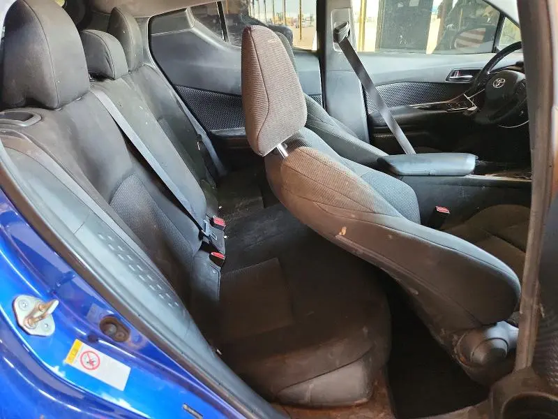 2019 TOYOTA C-HR XLE  