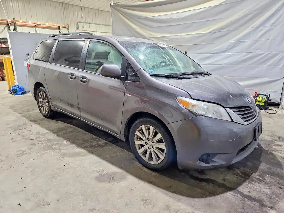 2016 TOYOTA SIENNA LE  