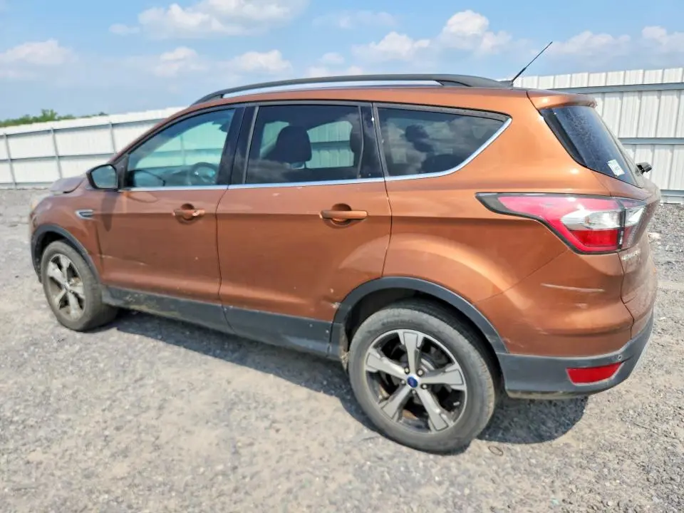 2017 FORD ESCAPE SE  