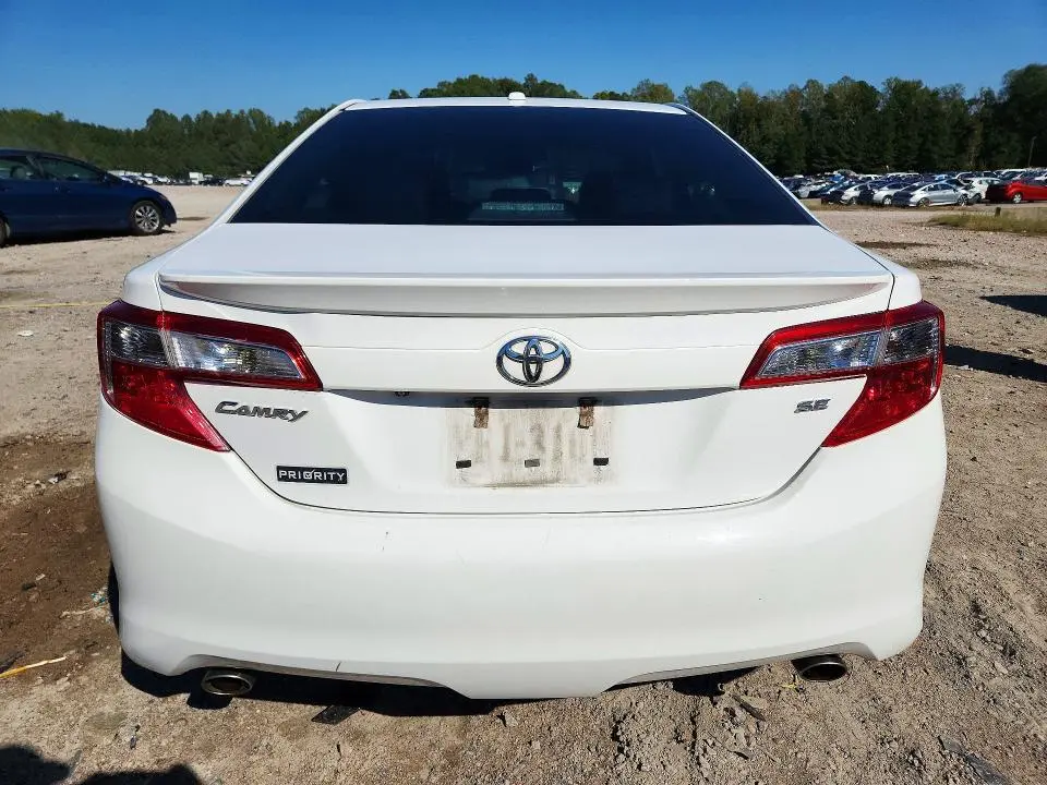 2014 TOYOTA CAMRY SE V6  