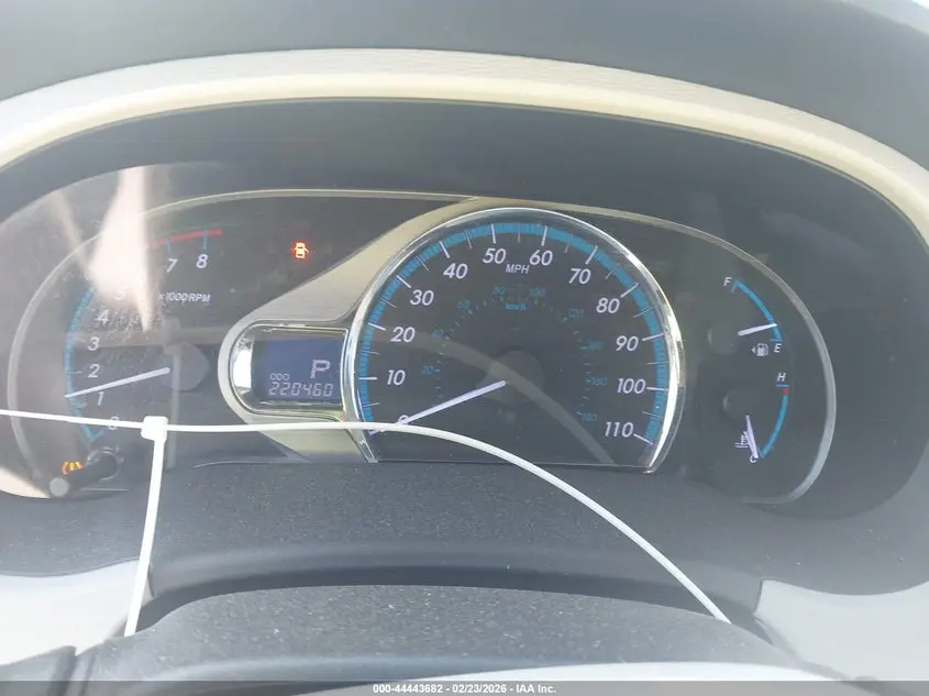 2013 TOYOTA SIENNA XLE V6 8 PASSENGER