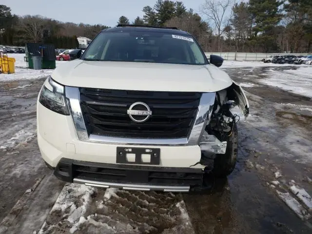 2024 NISSAN PATHFINDER SL  