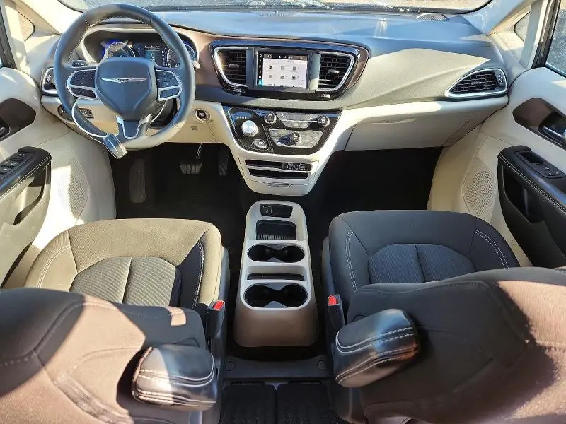 2022 CHRYSLER VOYAGER LX  